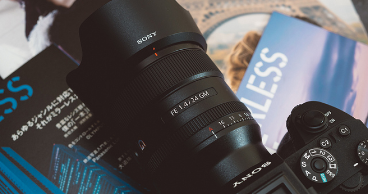 融化在情人的眼光裡：Sony FE 24mm F1.4 GM